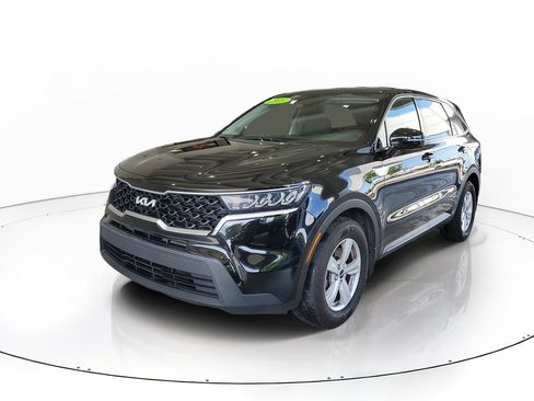 Certified 2023 Kia Sorento LX FWD image 3