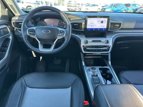 Used 2022 Ford Explorer XLT w/ Equipment Group 202A image 24