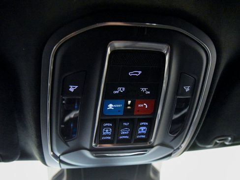 Used 2024 Jeep Wagoneer Launch Edition image 31