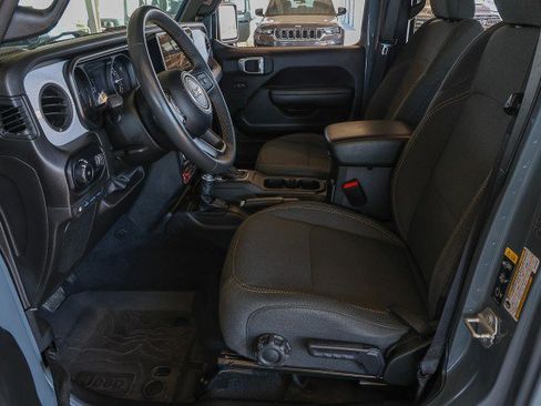 Used 2024 Jeep Wrangler Unlimited AWD/4WD image 9