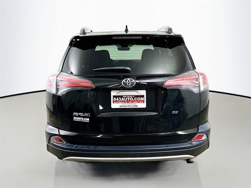 Used 2018 Toyota RAV4 SE image 6
