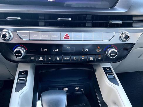Certified 2025 Kia Telluride S FWD image 33