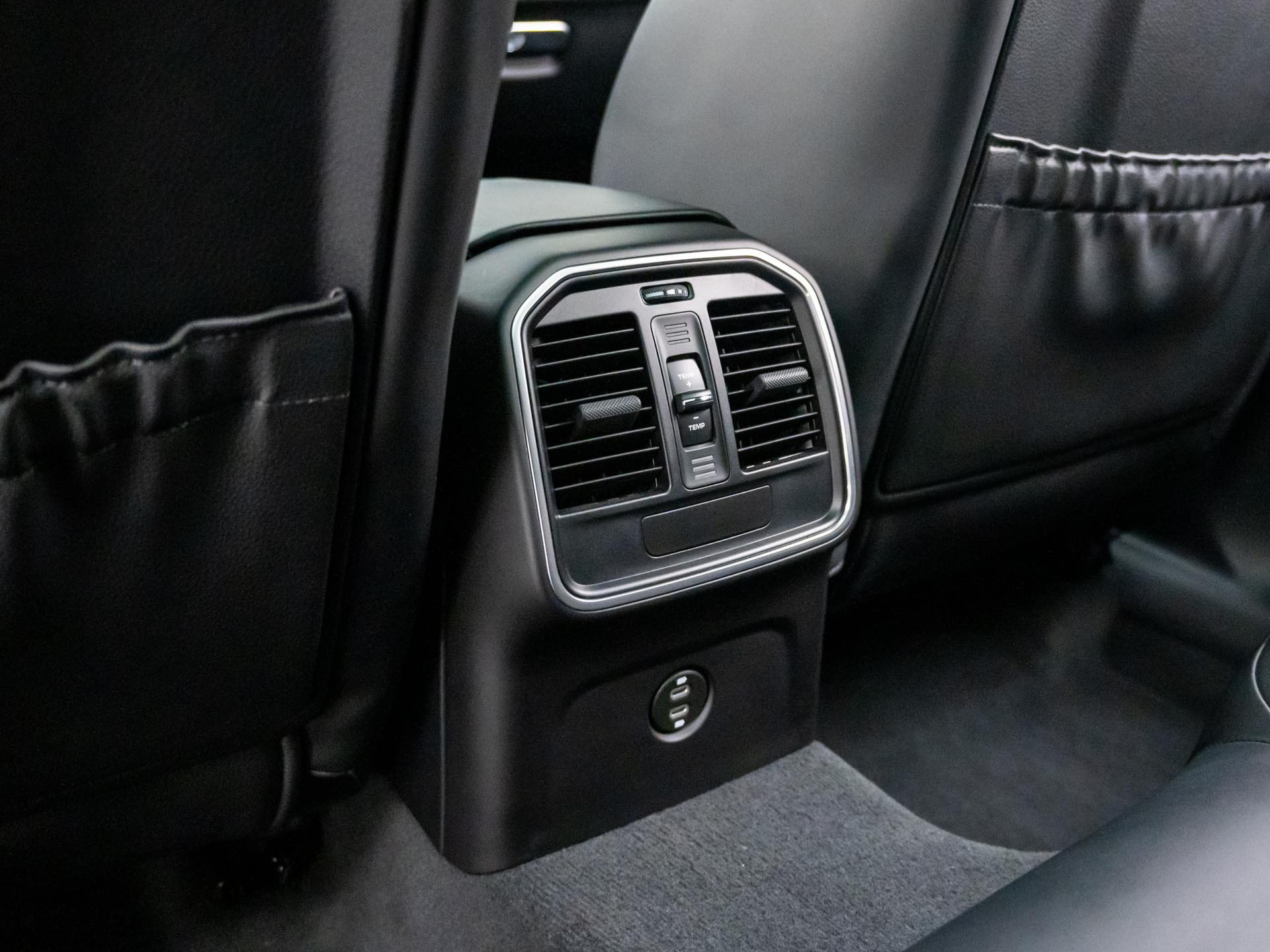 Certified 2024 Porsche Macan Turbo AWD/4WD image 18
