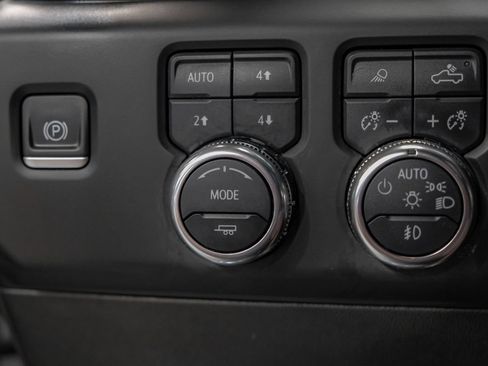 Used 2024 GMC Sierra 2500 AT4 w/ AT4 Premium Plus Package AWD/4WD image 30