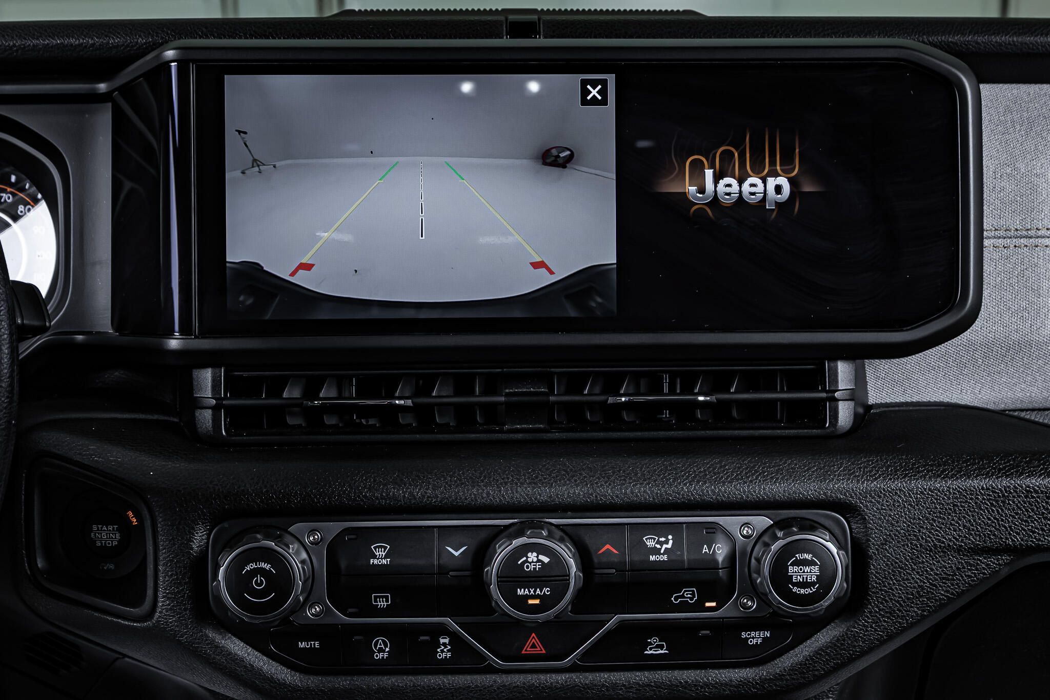 Used 2025 Jeep Gladiator Sport AWD/4WD image 26