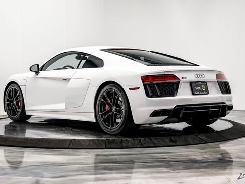 Used 2018 Audi R8 V10 RWD image 12