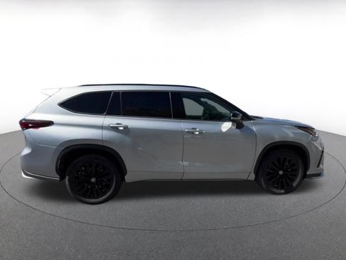 Used 2025 Toyota Highlander XSE AWD/4WD image 16