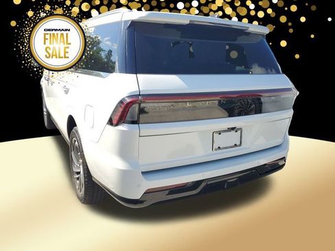 New 2025 Lincoln Navigator Reserve image 8