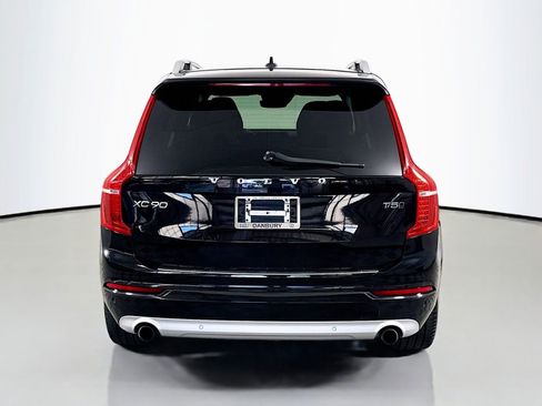 Used 2018 Volvo XC90 T5 Momentum w/ Momentum Plus Package AWD/4WD image 10