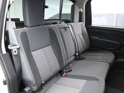 Used 2022 Nissan Titan S image 14