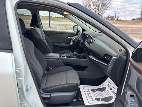 Used 2021 Nissan Rogue SV image 29