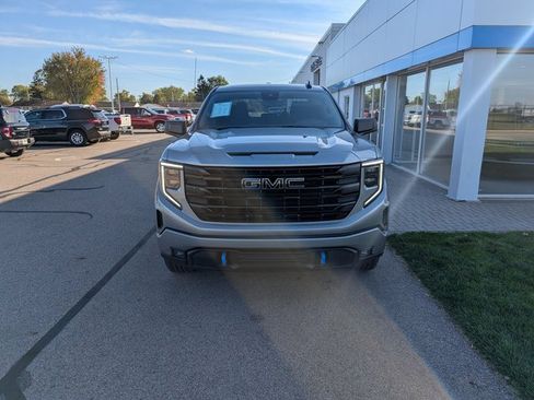 Used 2025 GMC Sierra 1500 Elevation image 2