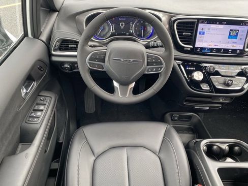 New 2026 Chrysler Pacifica Select image 54