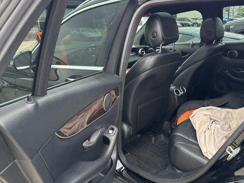 Used 2017 Mercedes-Benz GLC 300 4MATIC image 5