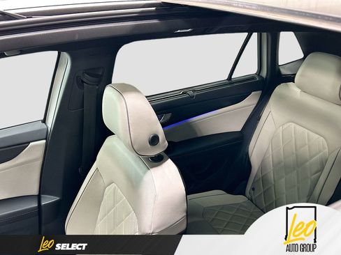 Used 2024 Volkswagen Atlas Cross Sport SEL Premium R-Line image 23