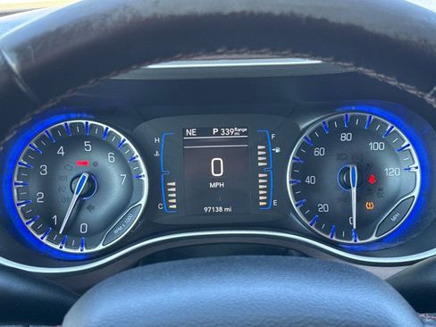 Used 2017 Chrysler Pacifica Touring-L w/ 13 Speaker Alpine Sound Group image 16