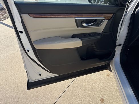 Used 2020 Honda CR-V Touring image 14