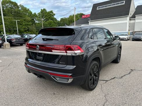 Certified 2024 Volkswagen Atlas Cross Sport SE w/ Panoramic Sunroof Package AWD/4WD image 9
