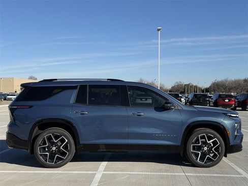 New 2026 Chevrolet Traverse High Country image 3