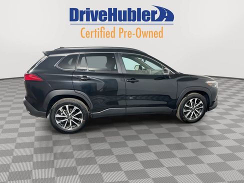 Used 2025 Toyota Corolla Cross XLE image 7