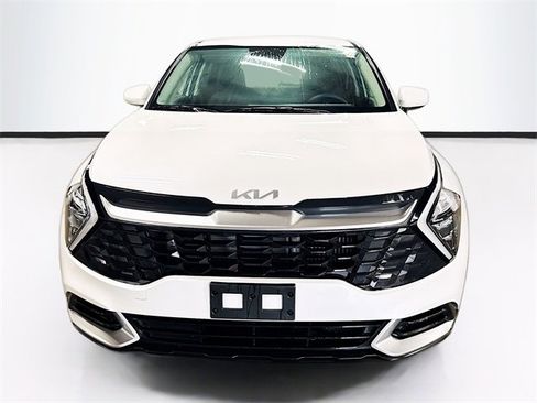 Used 2023 Kia Sportage LX image 2