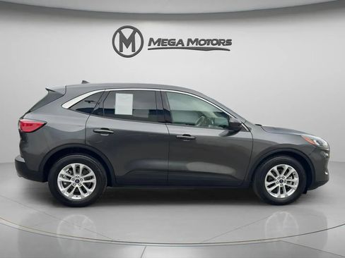 Used 2020 Ford Escape SE image 6