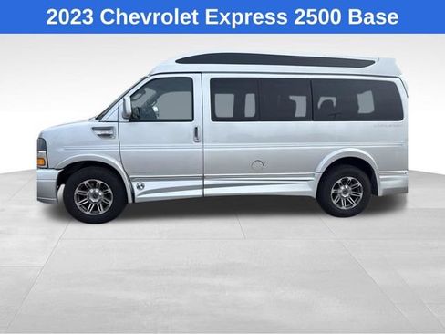 Used 2023 Chevrolet Express 2500 RWD image 2