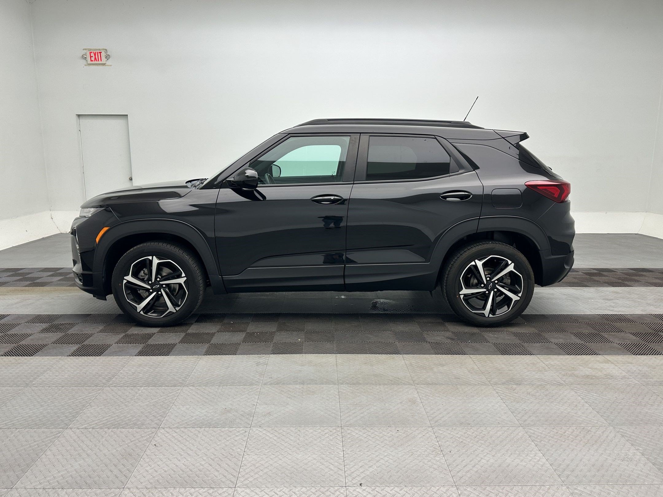 Certified 2023 Chevrolet TrailBlazer RS w/ Convenience Package AWD/4WD image 2