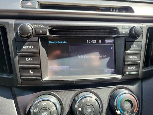 Used 2018 Toyota RAV4 LE image 12