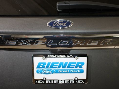 Used 2023 Ford Explorer XLT image 25