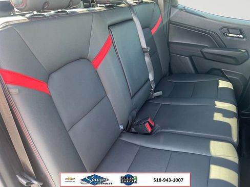 Used 2025 Chevrolet Colorado Z71 w/ Technology Package AWD/4WD image 17