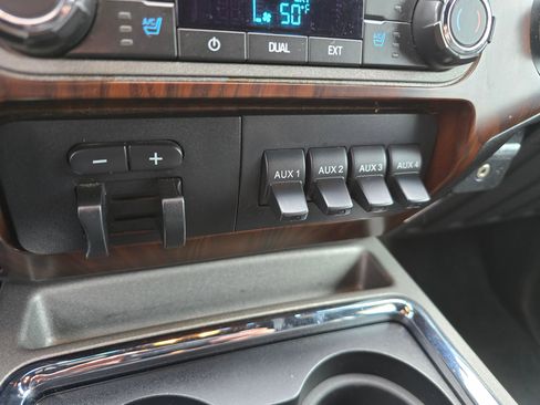 Used 2011 Ford F350 Lariat image 17