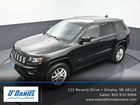 Used 2018 Jeep Grand Cherokee Altitude AWD/4WD image 16