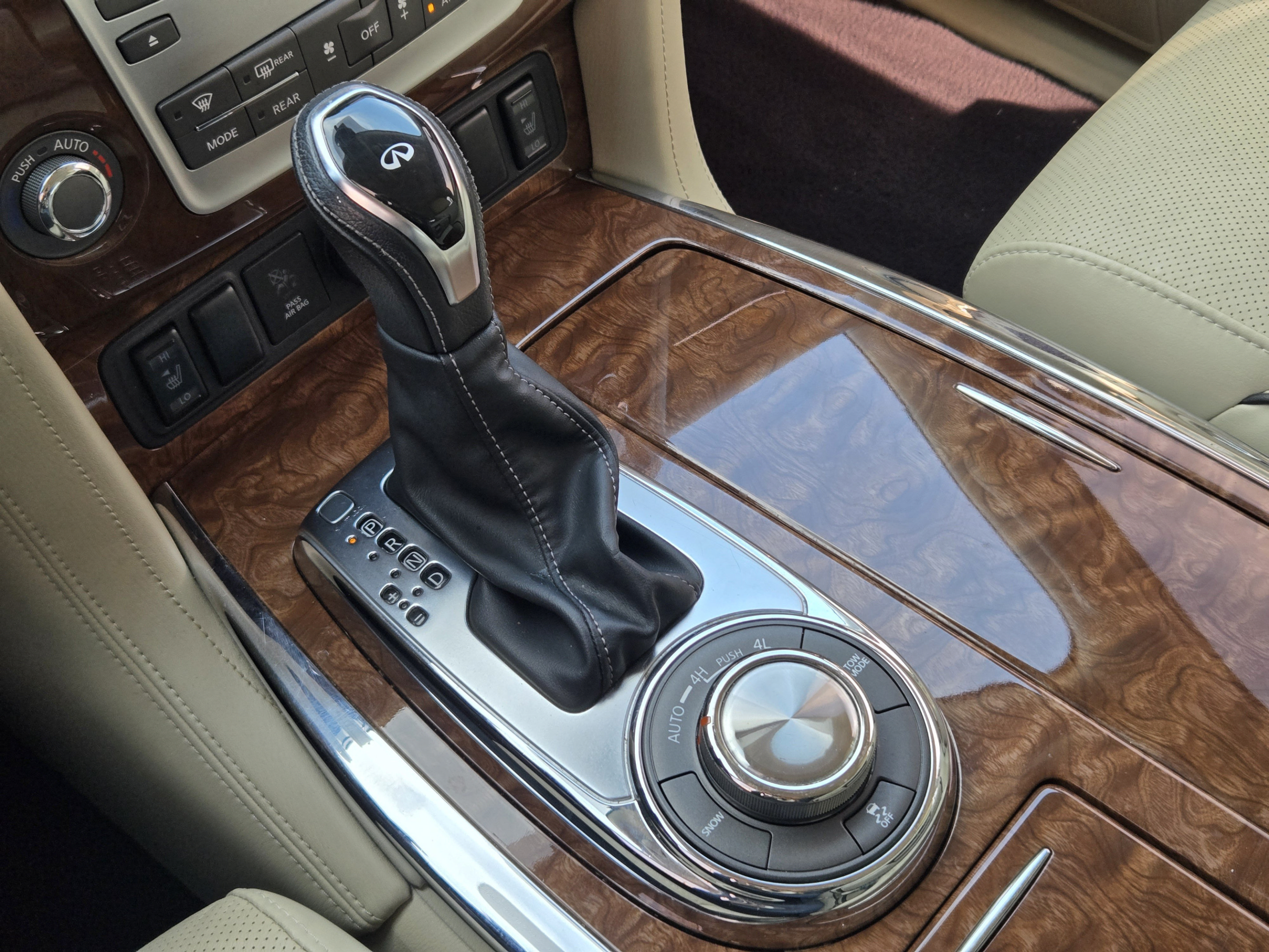 Used 2018 INFINITI QX80 4WD w/ Driver Assistance Package image 18
