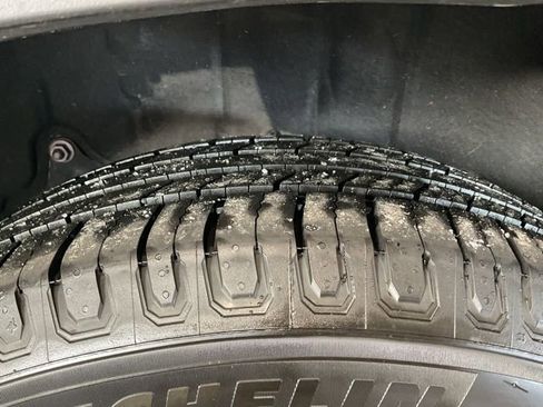 Used 2023 Toyota Highlander XLE image 8