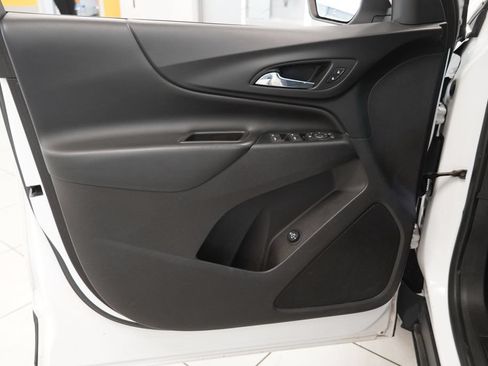 Used 2018 Chevrolet Equinox LT FWD image 17