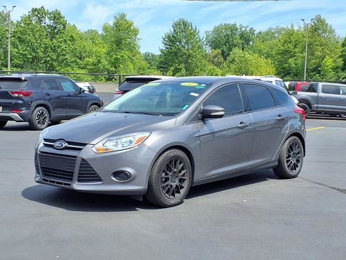 Used 2014 Ford Focus SE w/ SE Winter Package FWD image 1