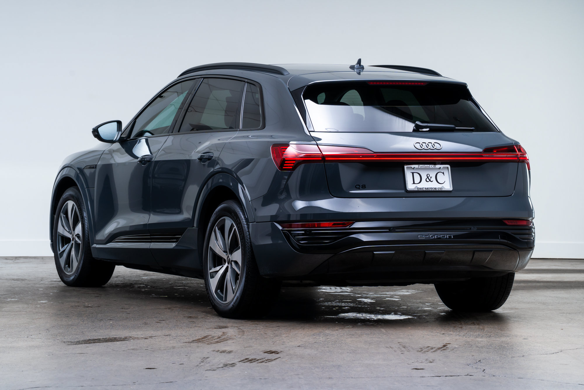 Used 2024 Audi Q8 e-tron Premium Plus AWD/4WD image 5