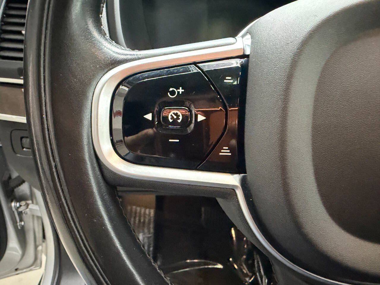 Used 2019 Volvo XC90 T6 Momentum AWD/4WD image 24
