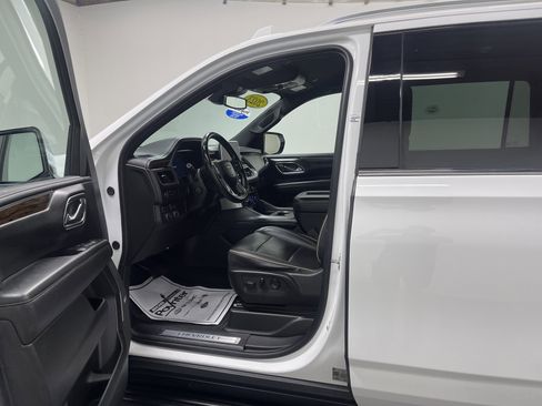 Used 2023 Chevrolet Suburban Premier AWD/4WD image 9