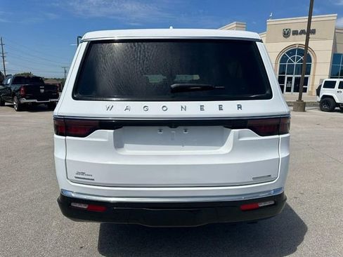 Used 2023 Jeep Wagoneer L Series III w/ Preferred Equipment Group image 4