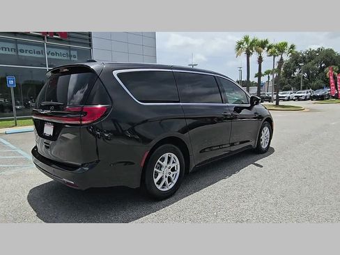 Used 2023 Chrysler Pacifica Touring-L w/ Uconnect Theater Family Group FWD image 32