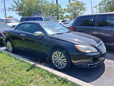 Used 2013 Chrysler 200 Limited FWD image 2