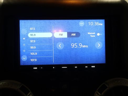 Used 2016 Jeep Wrangler Unlimited Sahara image 24