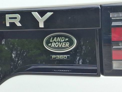 Used 2023 Land Rover Discovery Metropolitan Edition AWD/4WD image 35