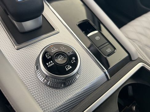 New 2025 Mitsubishi Outlander SEL image 9