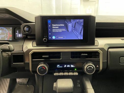 Used 2025 Toyota Tacoma SR5 AWD/4WD image 16