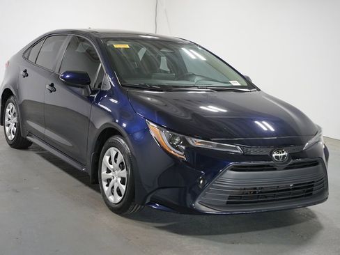 Certified 2025 Toyota Corolla LE image 3
