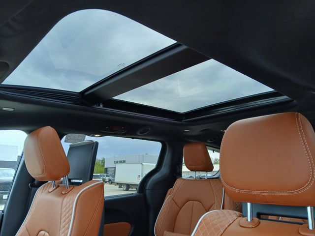 New 2026 Chrysler Pacifica Pinnacle AWD/4WD image 32