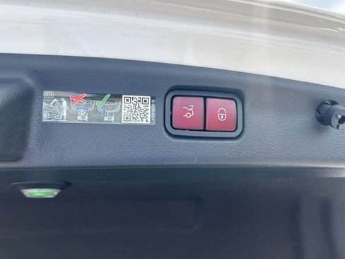 Used 2025 Mercedes-Benz C 300 Sedan image 30